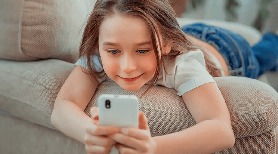 4 motivos para evitar o uso excessivo do celular na infância